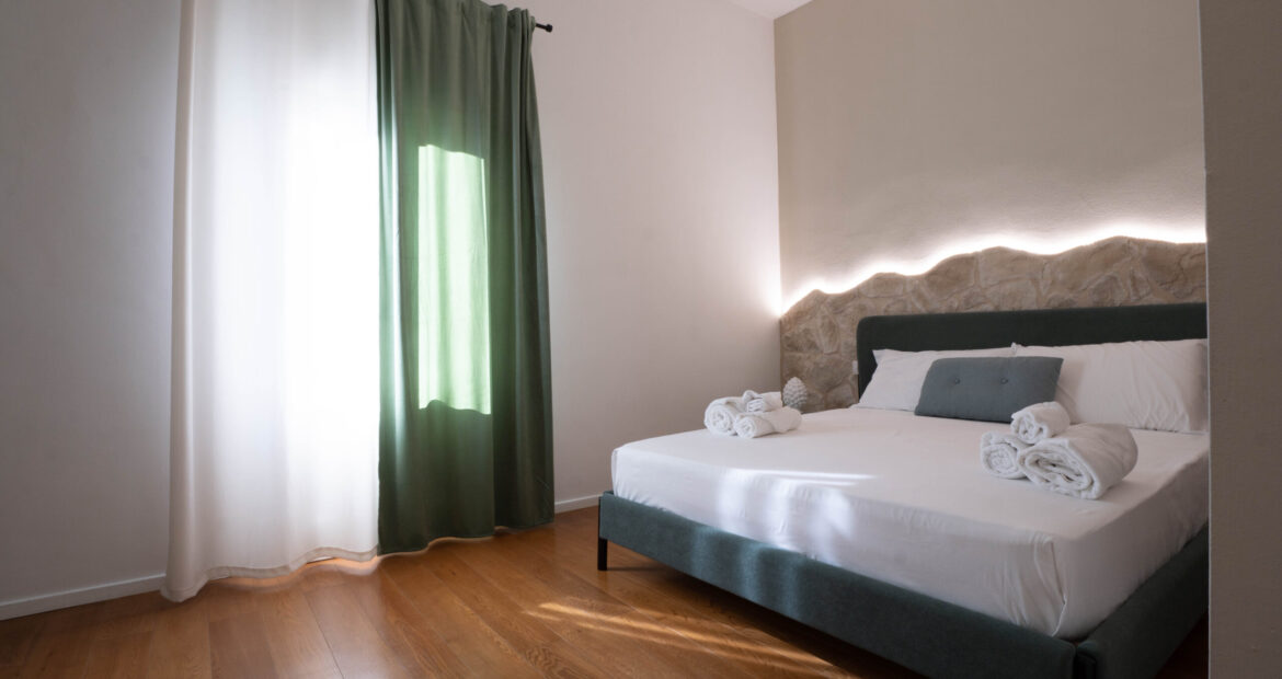 lues-rooms-king-3_4 lues-rooms-king-3_4