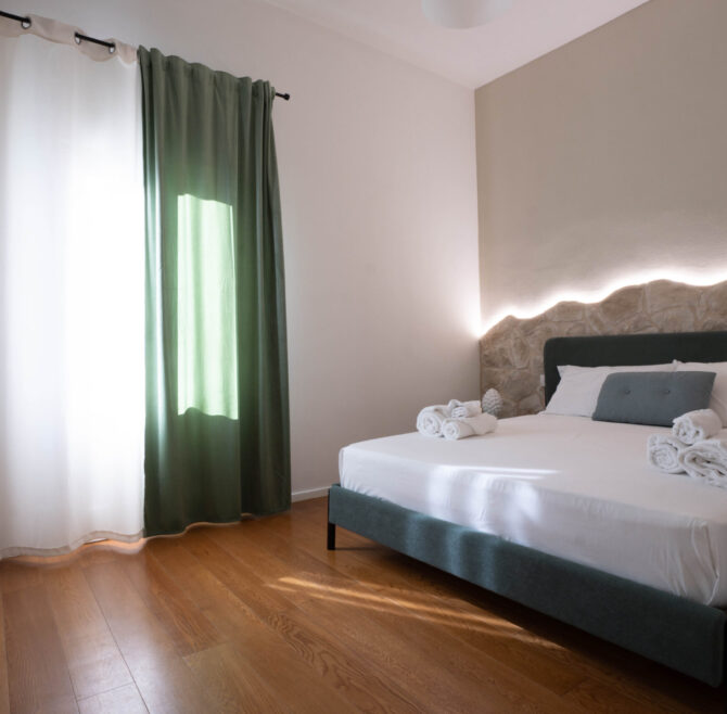 lues-rooms-king-3_4 lues-rooms-king-3_4